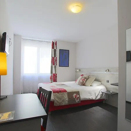 Le Castel Hotel